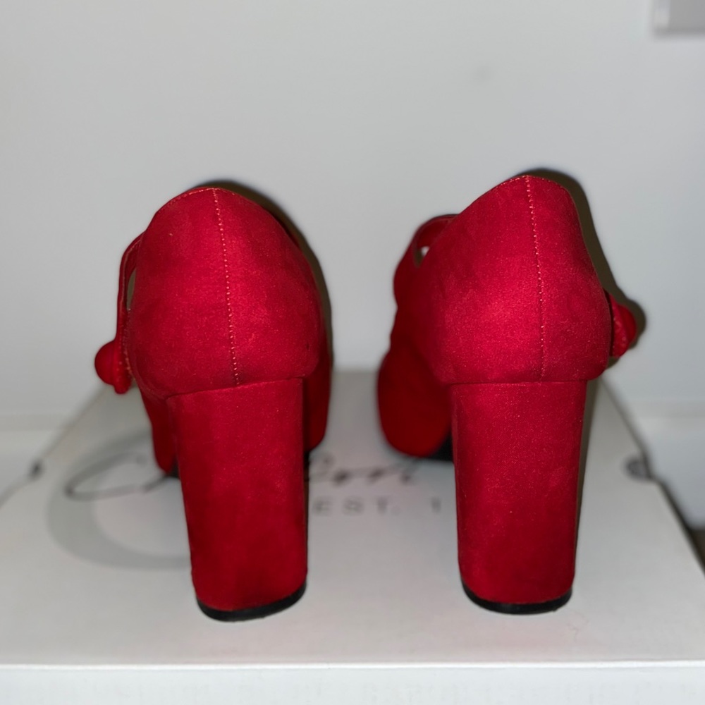 Red Heels - Picture 5 of 5